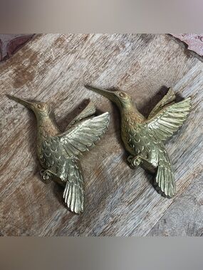 2 Vintage 1985 Homco Inc.  Gold Plastic Hummingbirds # 7669
